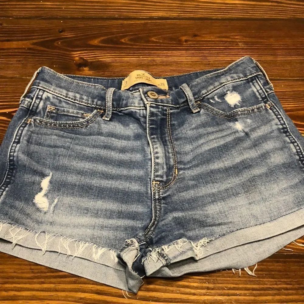 Hollister Short-Short High rise w/ 2 inch inseam
